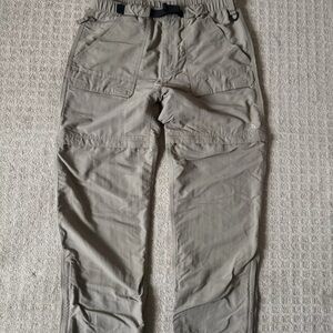 The North Face beige tan thin outdoor style cargo pants shorts size large